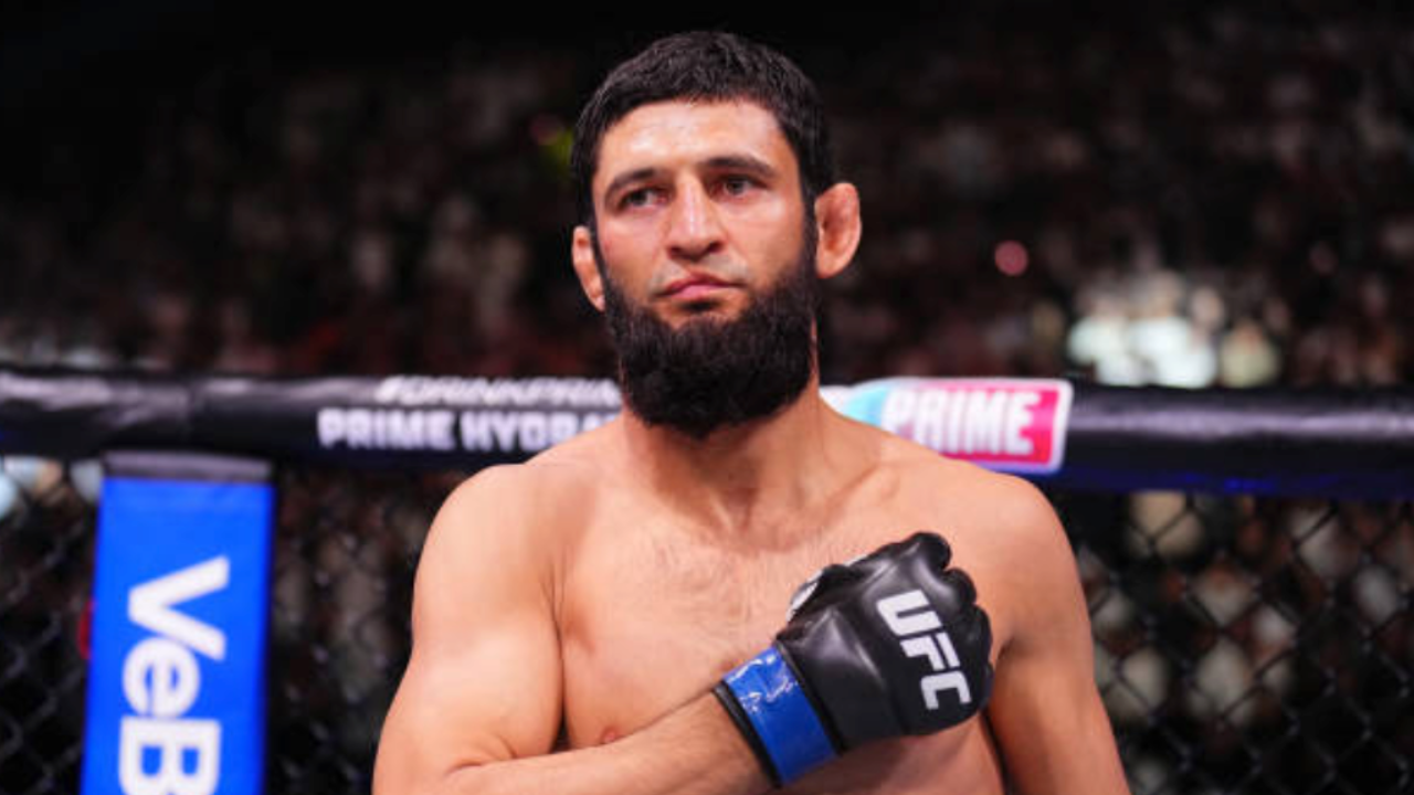 32-letni Khamzat Chimaev pokazuje siwiznę podczas przygotowań do walki w UFC