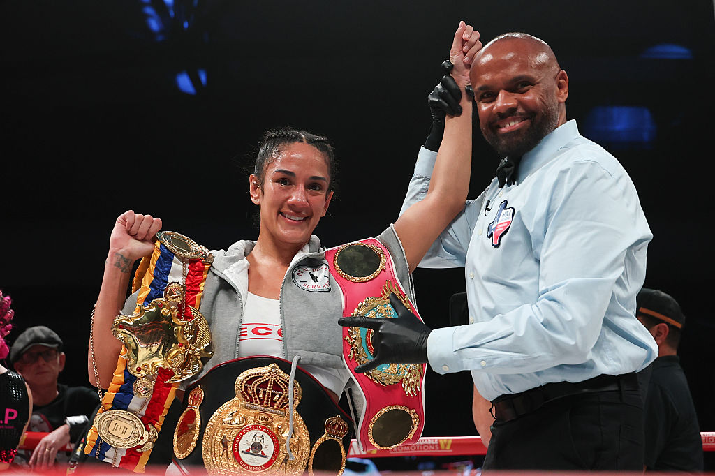 Amanda Serrano broni pasów w historycznej transmisji na TikTok