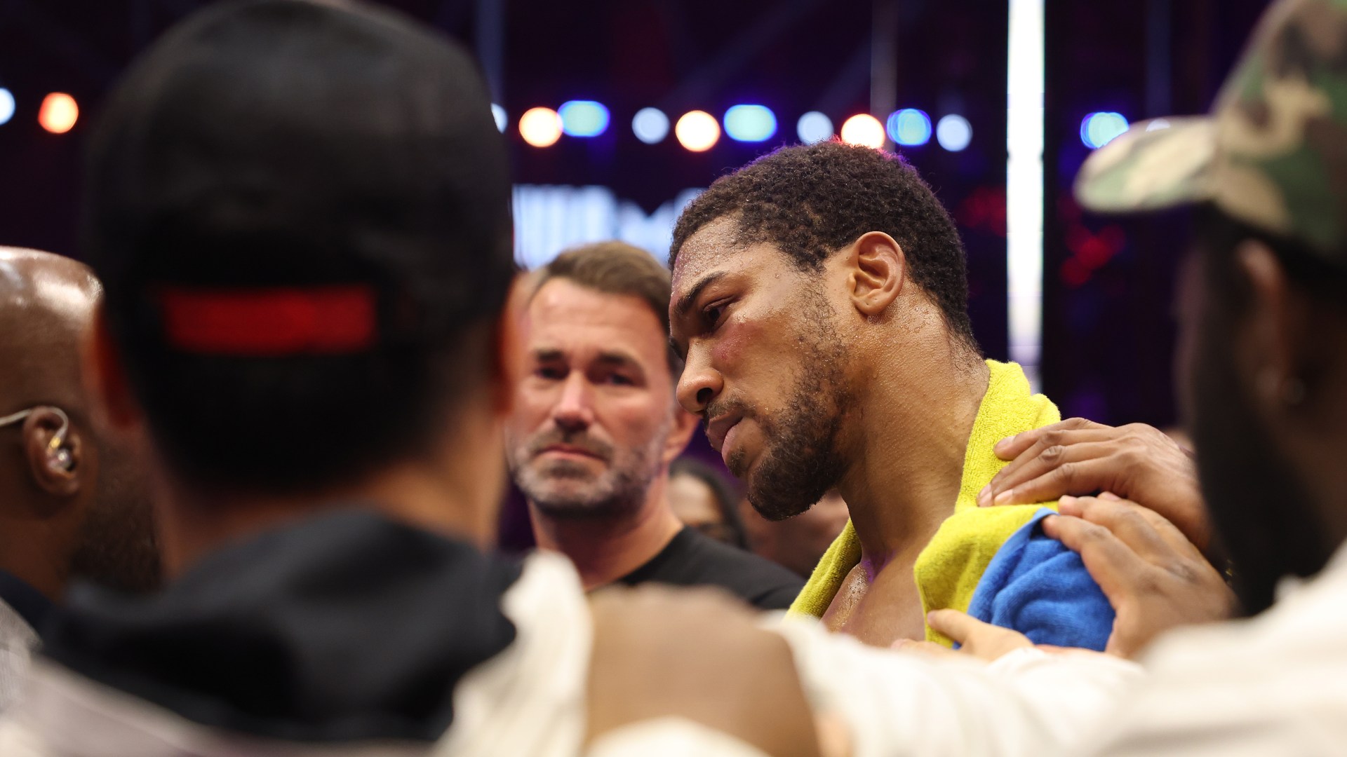 Anthony Joshua we łzach po zwycięstwie nad Kristianem Prengą. Emocjonalny hołd dla przyjaciół