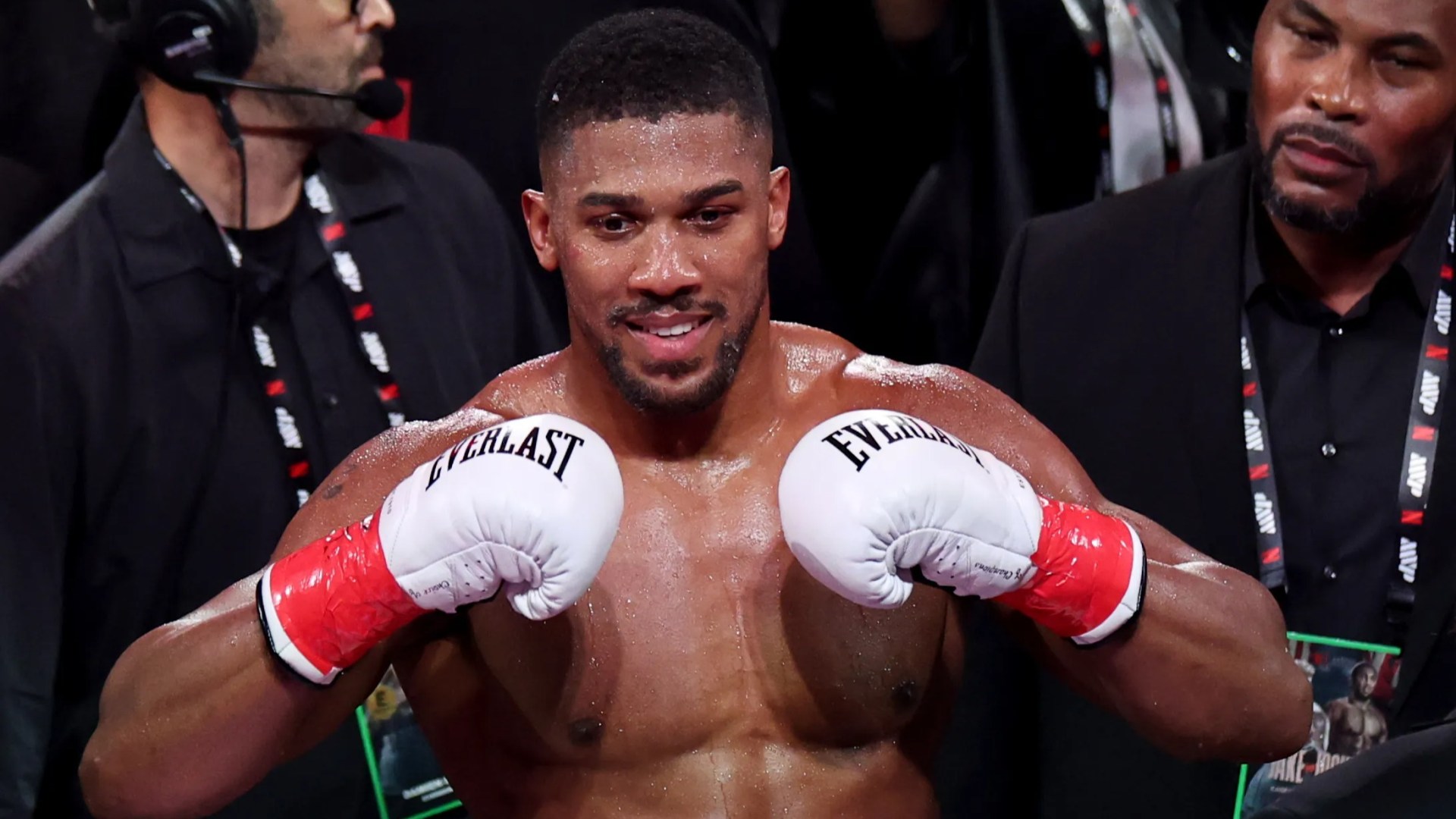 Anthony Joshua boksować będzie dłużej, niż planowano. Barry Hearn zdradza szczegóły