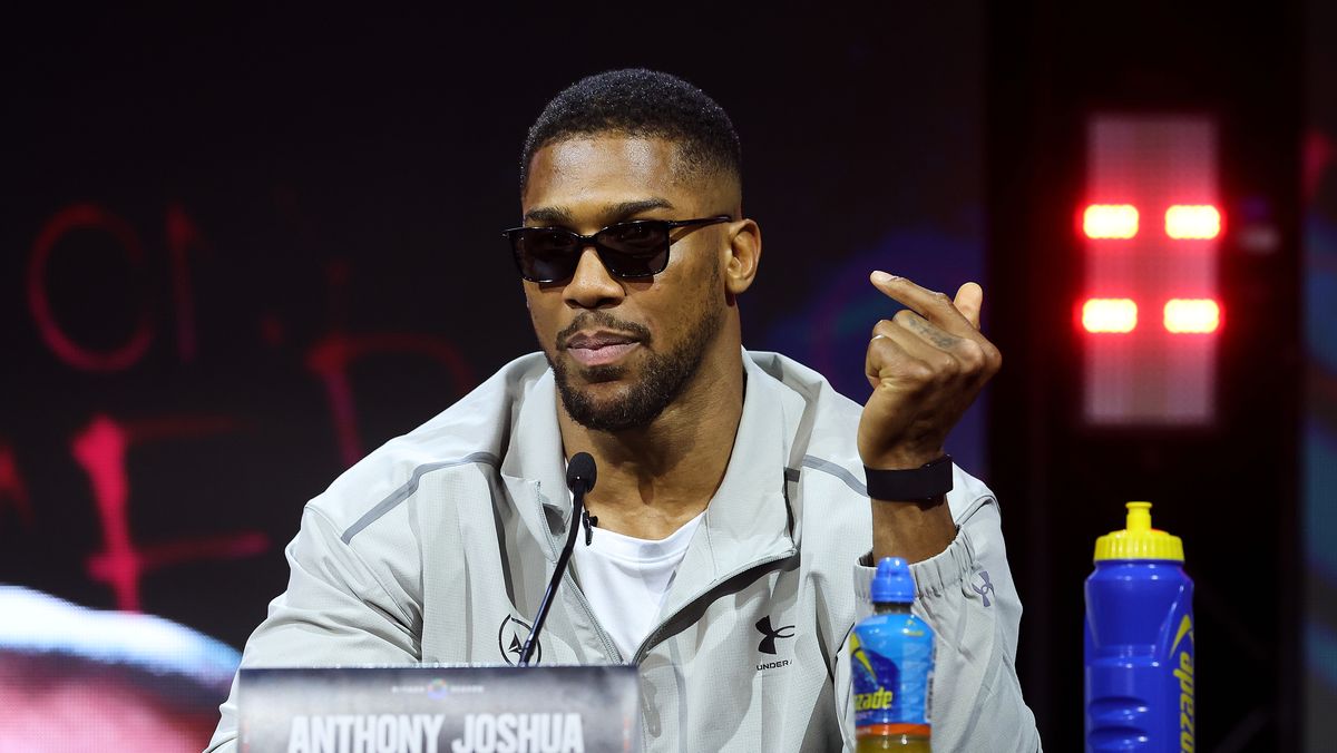 Anthony Joshua składa hołd rodzicom przyjaciół po tragicznym wypadku