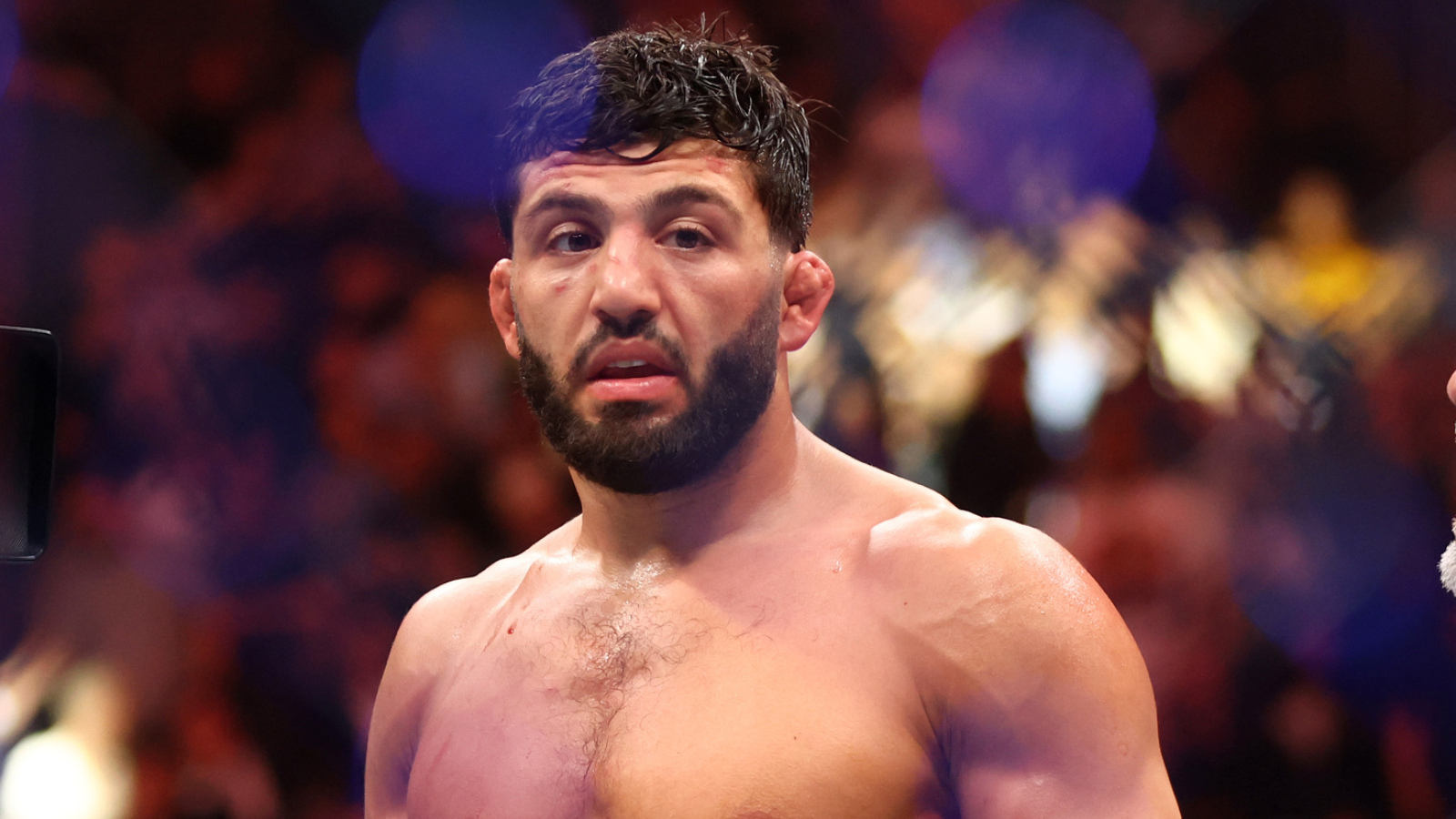 Arman Tsarukyan dąży do walki zapaśniczej z Colby’m Covingtonem przy wsparciu RAF