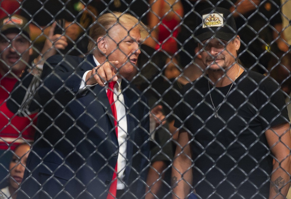 Paulo Costa nokautuje Azamata Murzakanova na UFC 327 i rozmawia z Donaldem Trumpem