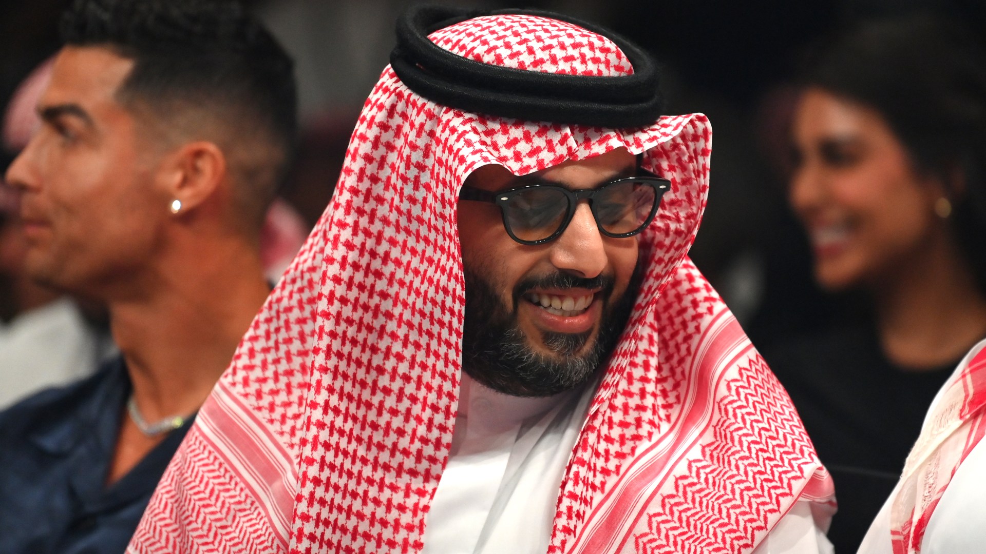 Turki Alashikh sugeruje, że Terence Crawford może odwrócić decyzję o emeryturze