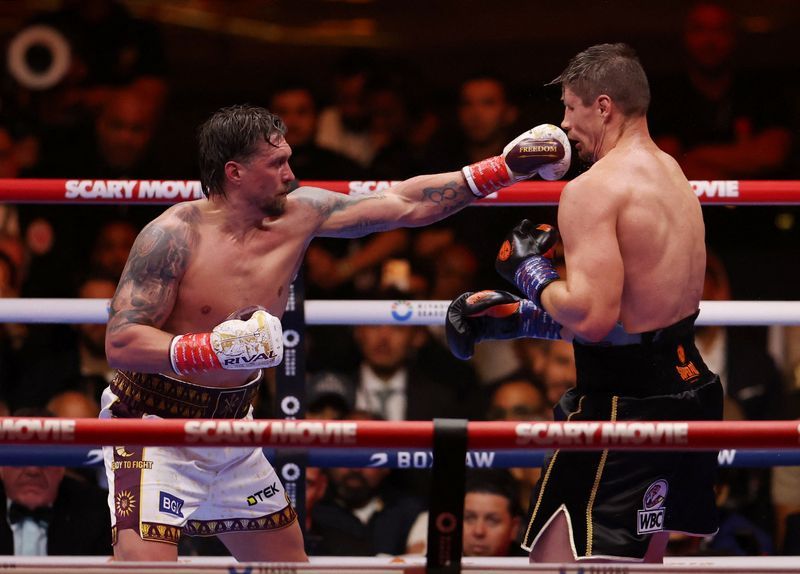 Oleksandr Usyk nokautuje Rico Verhoevena w 11. rundzie i unika sensacji