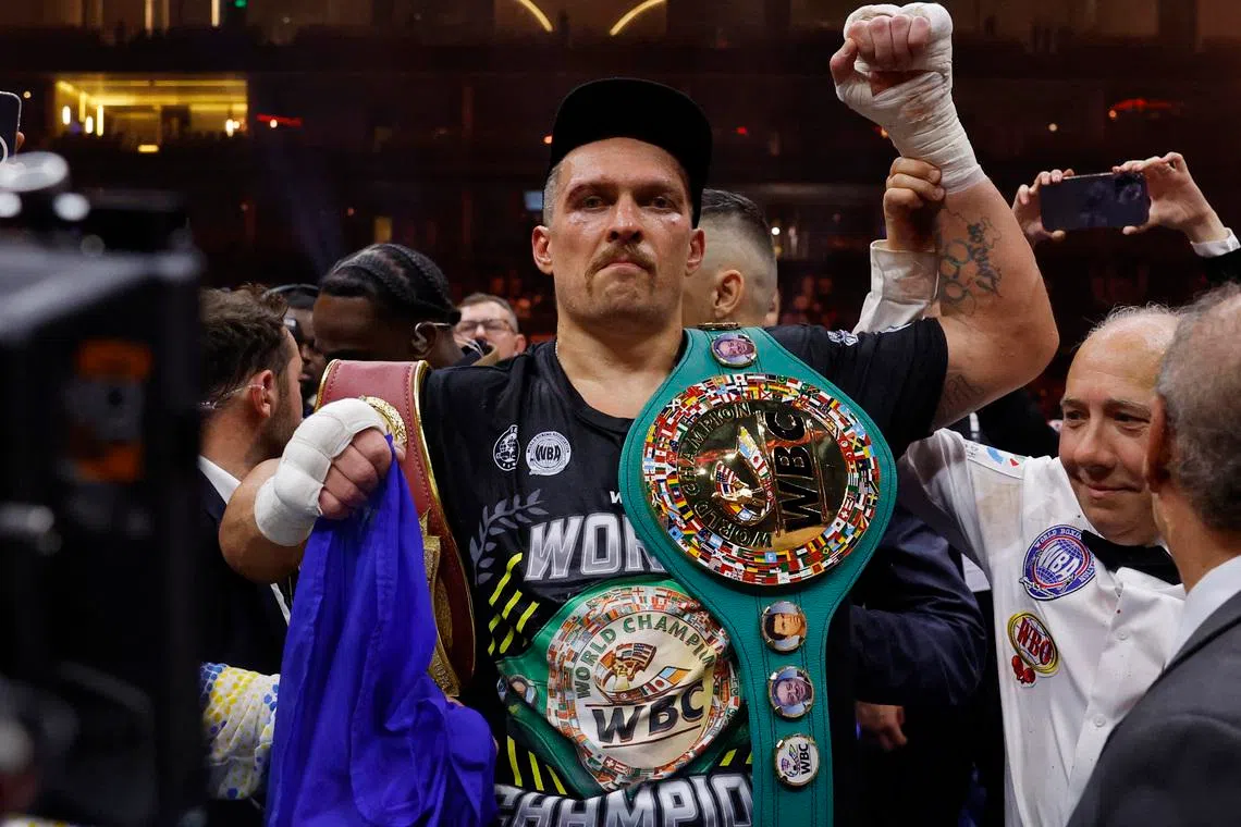 Oleksandr Usyk wakuje pasy WBC, WBA i IBF przed ostatnią walką