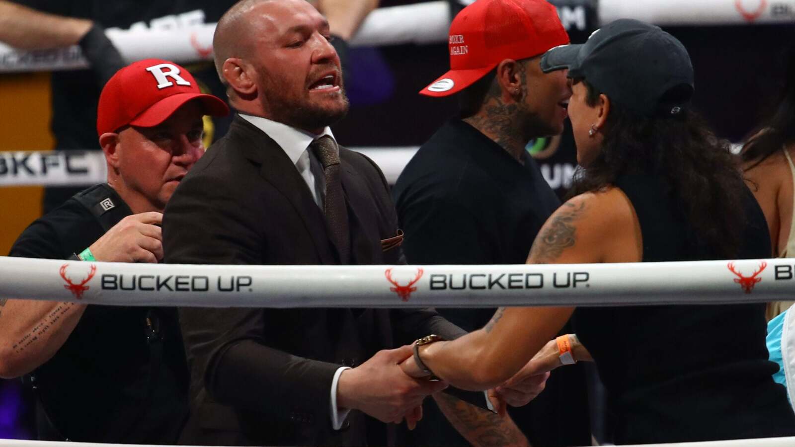 Michael Bisping wskazuje przewagę Conora McGregora przed walką z Maxem Hollowayem na UFC 329