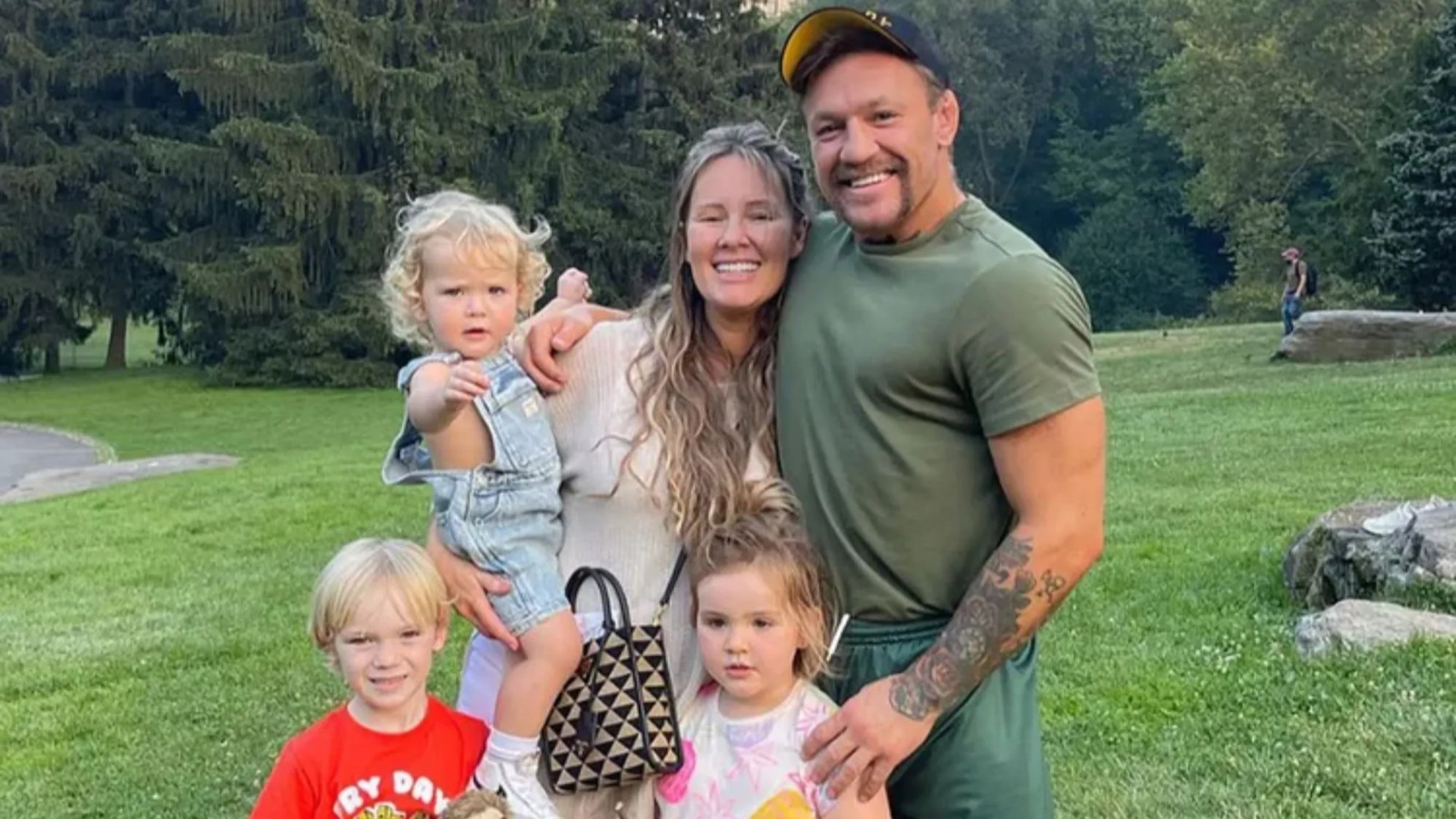 Conor McGregor wraca na UFC 329: Czy rodzina będzie wspierać Irlandczyka w Las Vegas?