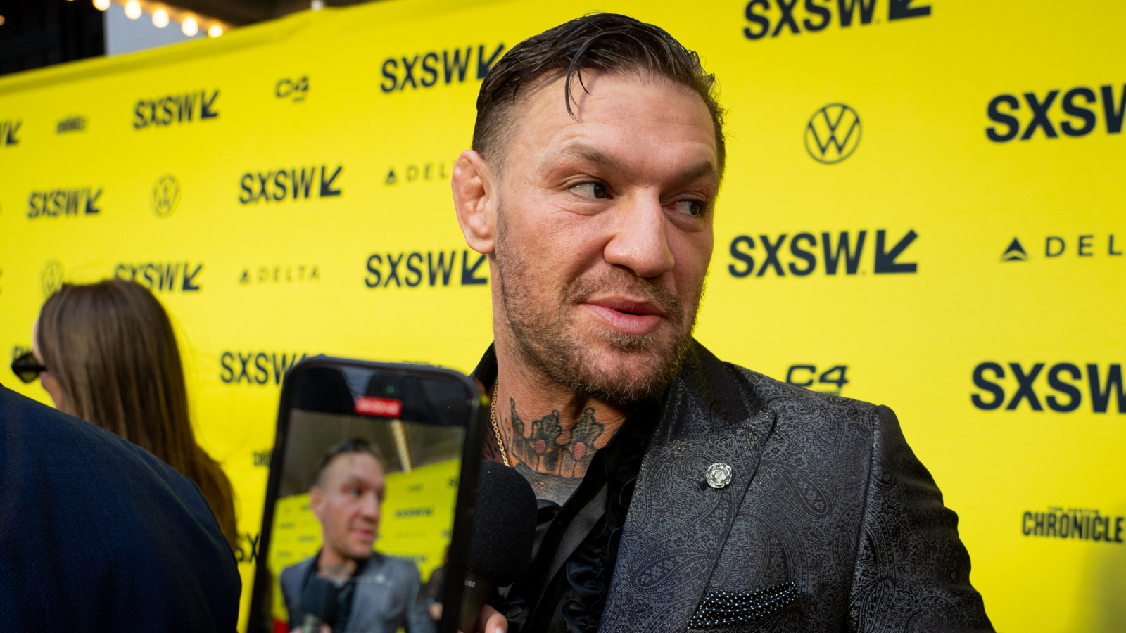 Conor McGregor kpi z porażki Nate’a Diaza przez TKO z Mikiem Perrym, naciska na trylogię w UFC