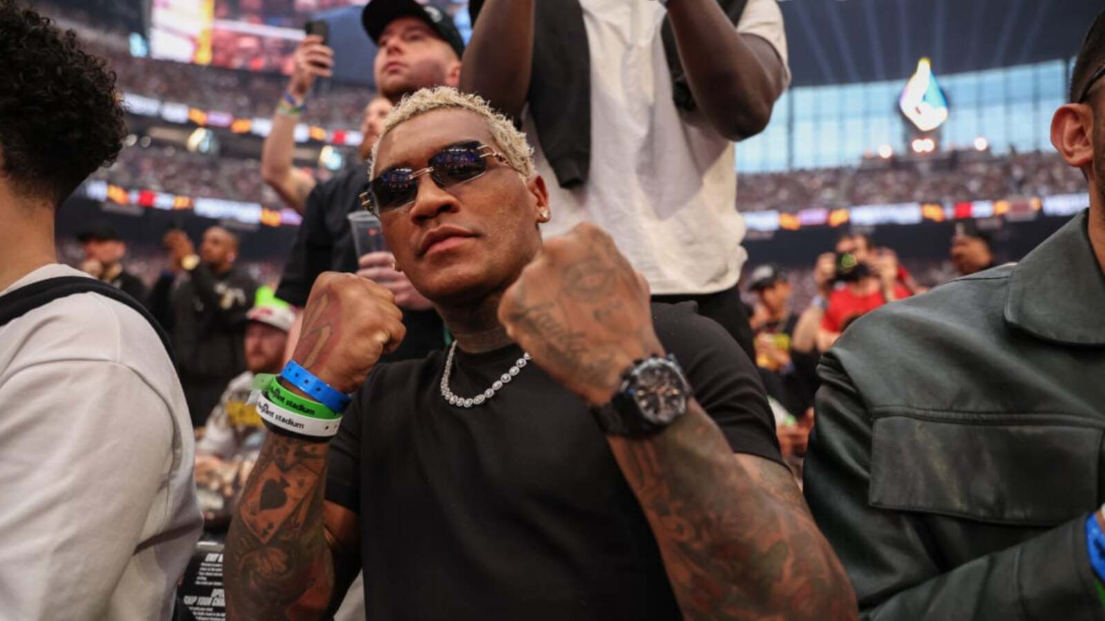 Eddie Hearn twierdzi, że Conor Benn zaproponował mu 250 000 funtów za milczenie po podpisaniu kontraktu z Zuffa Boxing
