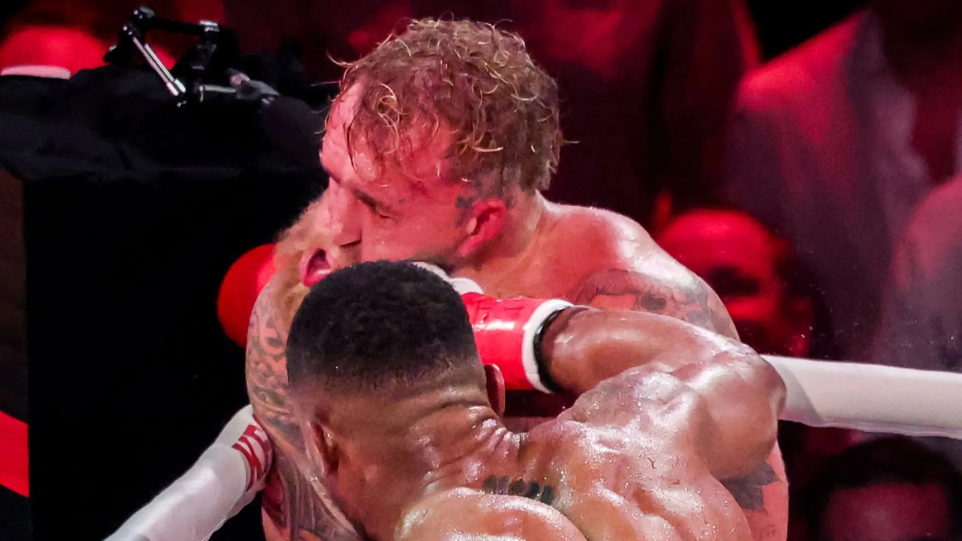 Eddie Hearn zabrał głos po tym, jak Jake Paul ogłosił, że może już nigdy nie walczyć po złamanej szczęce w przegranej z Joshuą