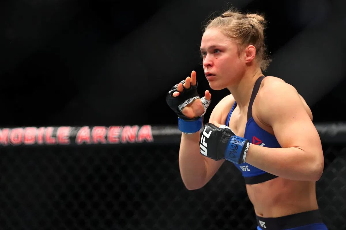 Koniec ery? Ronda Rousey po walce z Giną Carano odejdzie z MMA na dobre