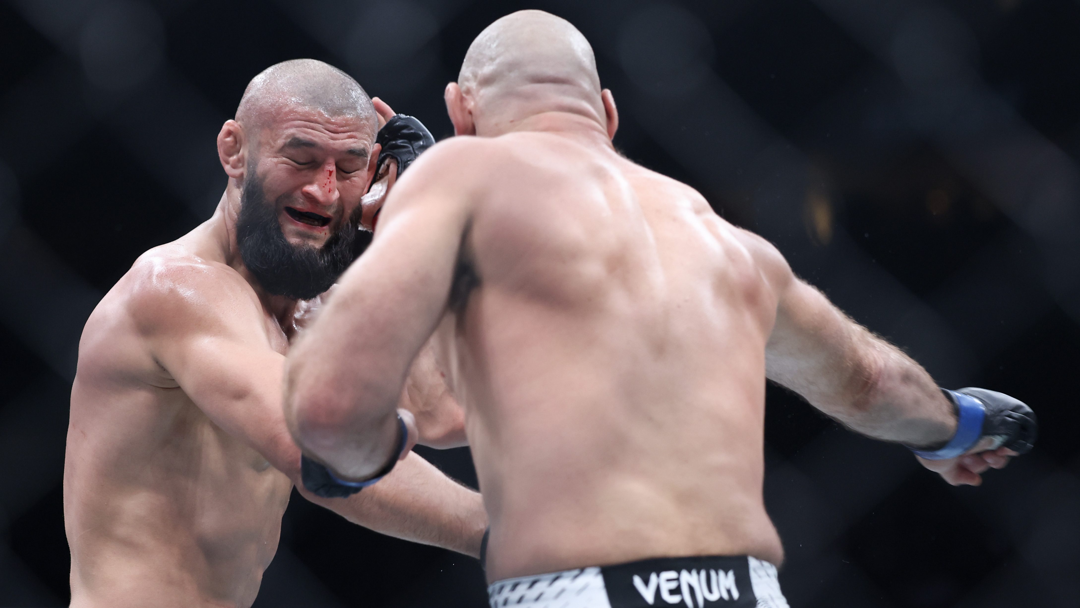 Famous MMA Coach Invites Khamzat Chimaev to Train With Him