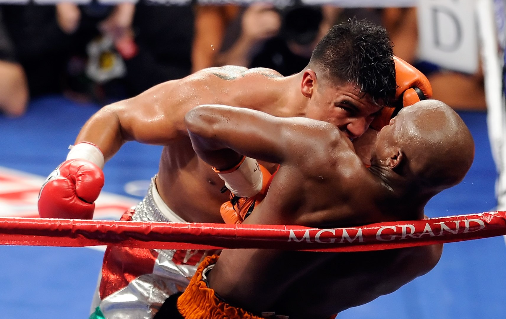 Floyd Mayweather pozwał Victora Ortiza o 200 tys. dolarów po kontrowersyjnej walce