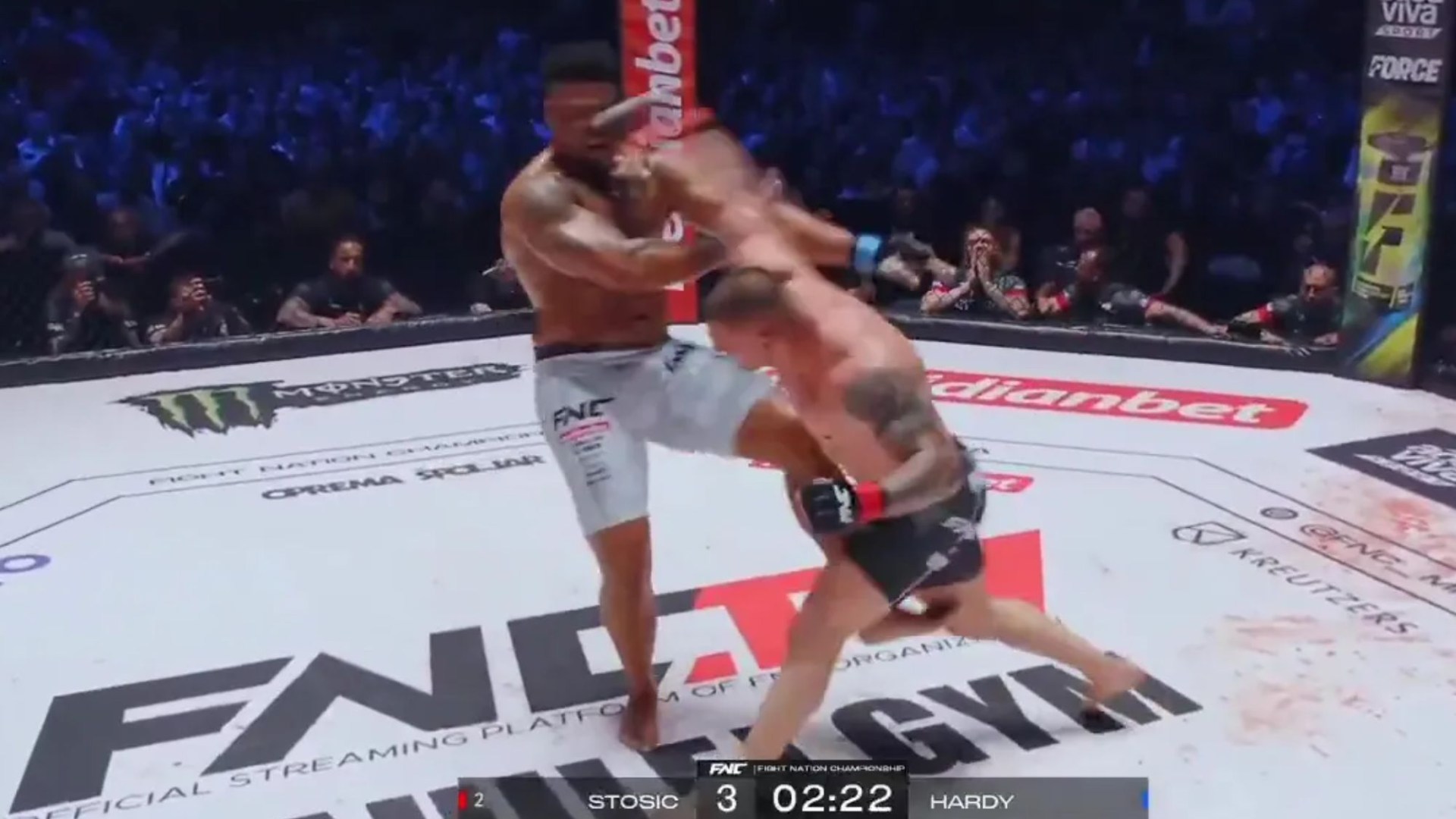 Była gwiazda NFL Greg Hardy brutalnie znokautowany w walce MMA