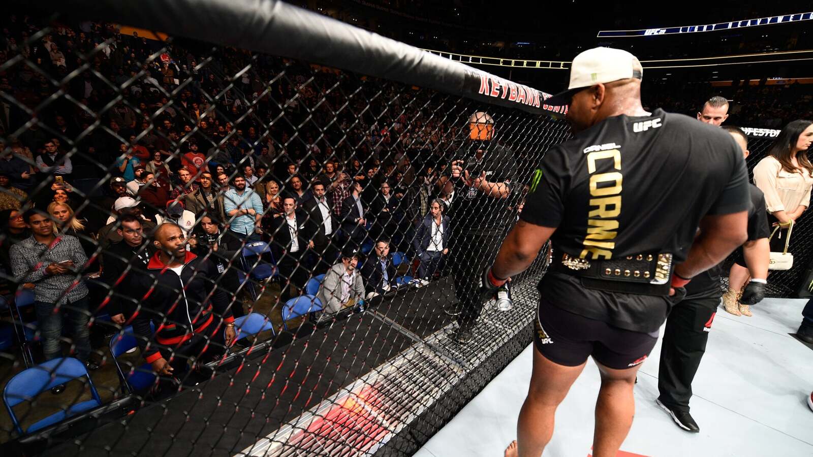 Jimi Manuwa zadebiutuje w boksie; Mike Perry zmierzy się z Dillonem Danisem