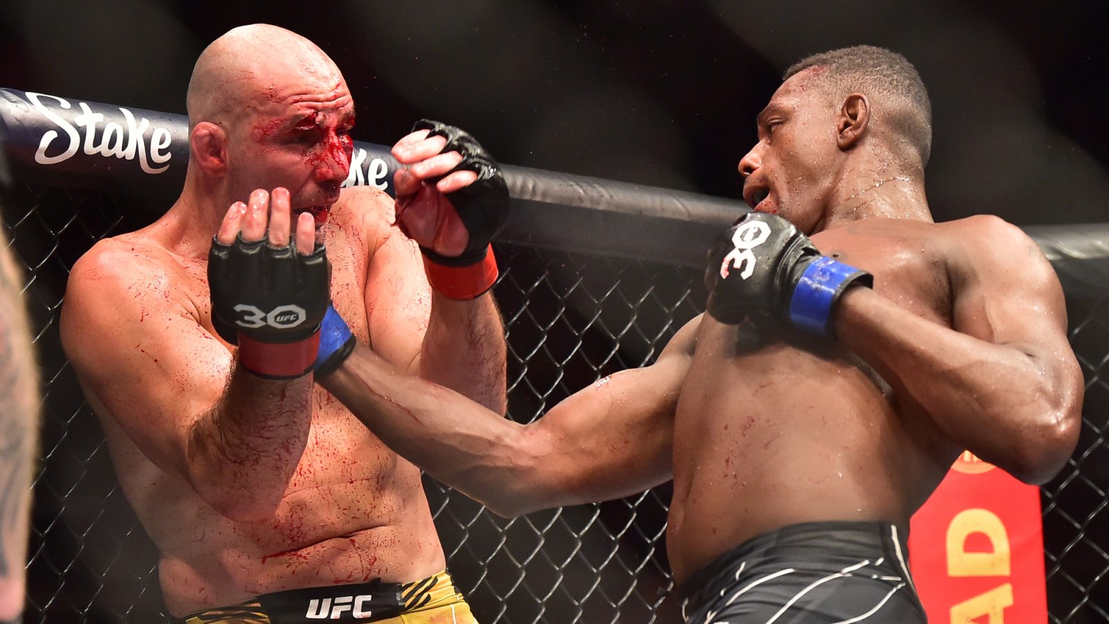 Glover Teixeira trenuje z Alexem Pereirą przed bokserskim debiutem przeciwko Shogunowi Rui