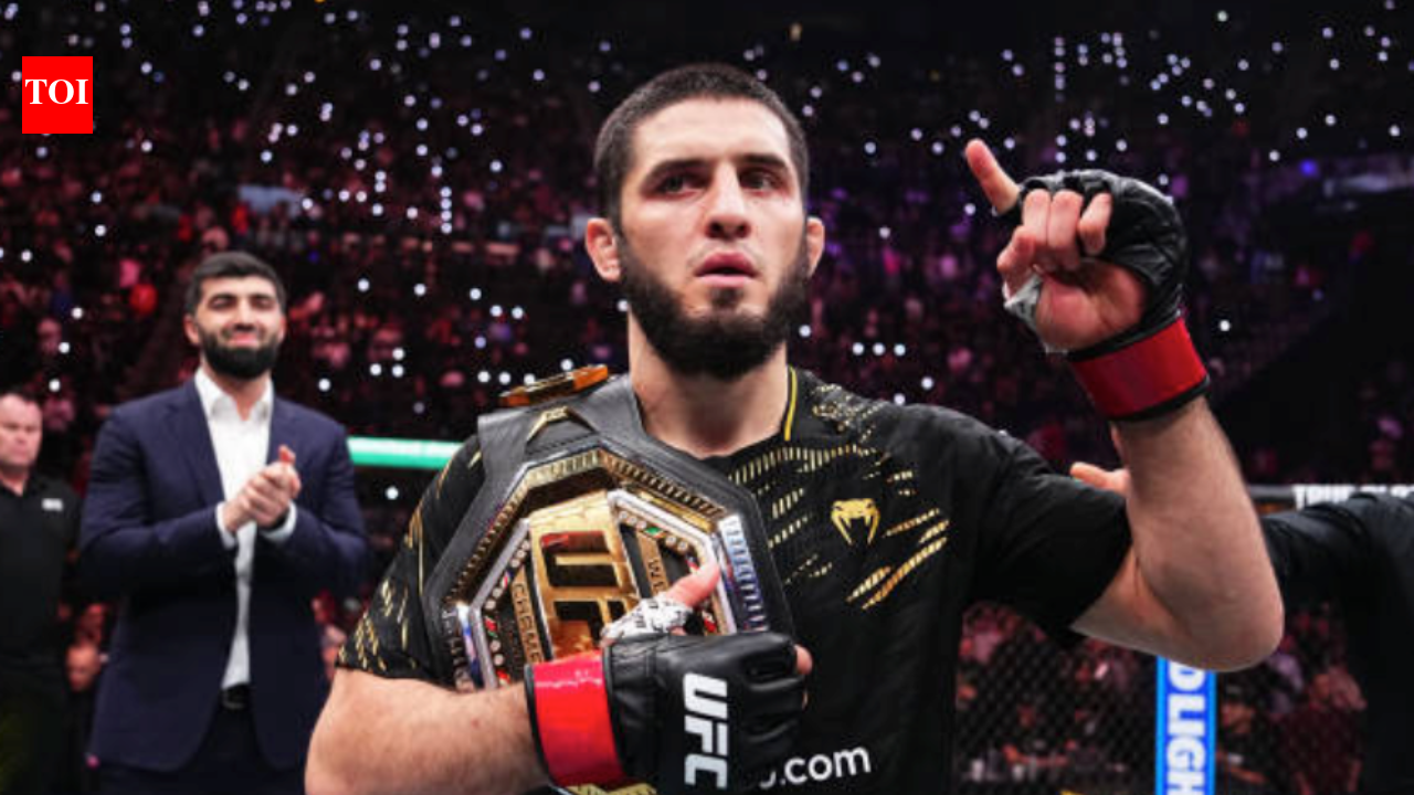 Islam Makhachev trenuje mimo kontuzji ręki. Fani zarzucają Dana White'owi unikanie walki z Topurią