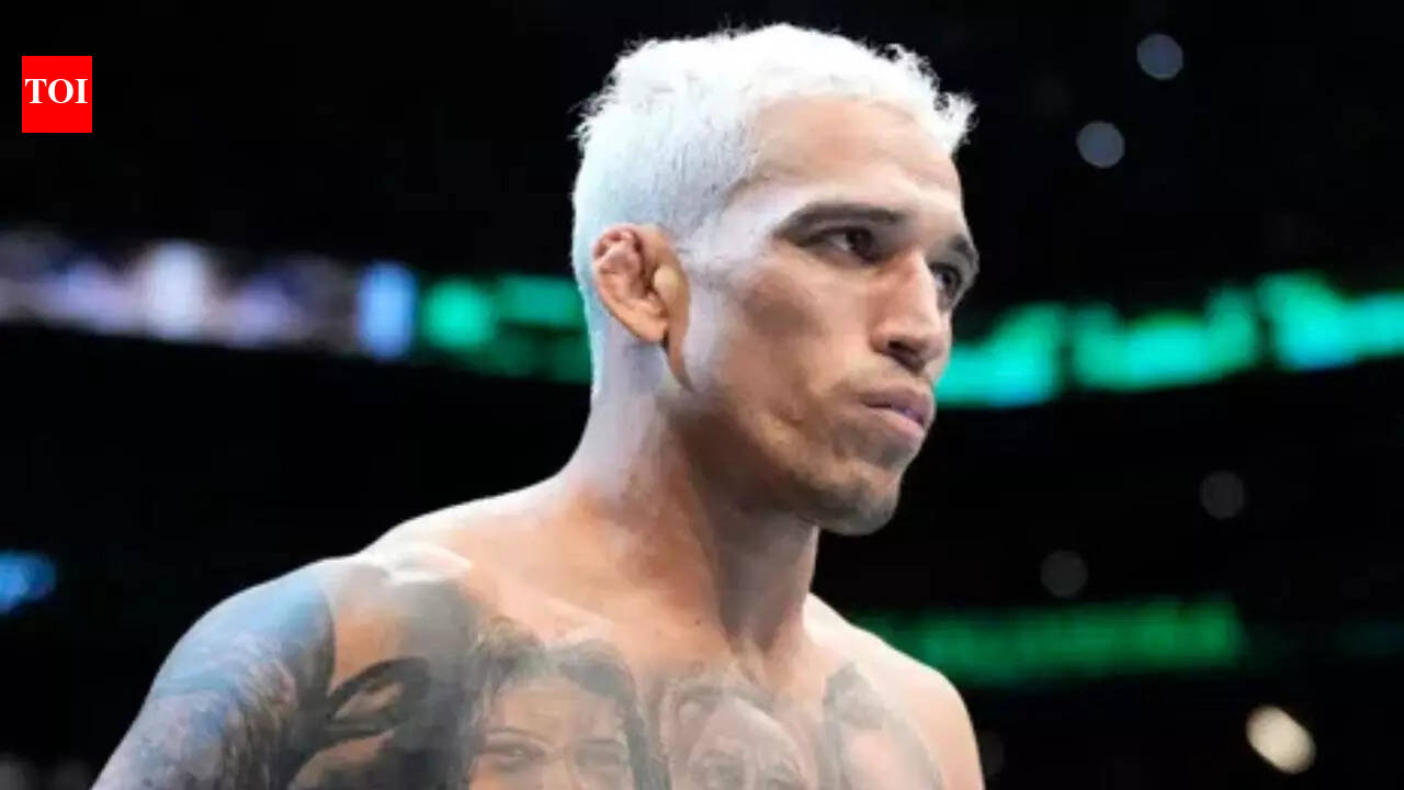 Charles Oliveira żartobliwie odpowiada Danowi Hookerowi po komentarzach na temat zwycięstwa nad Hollowayem