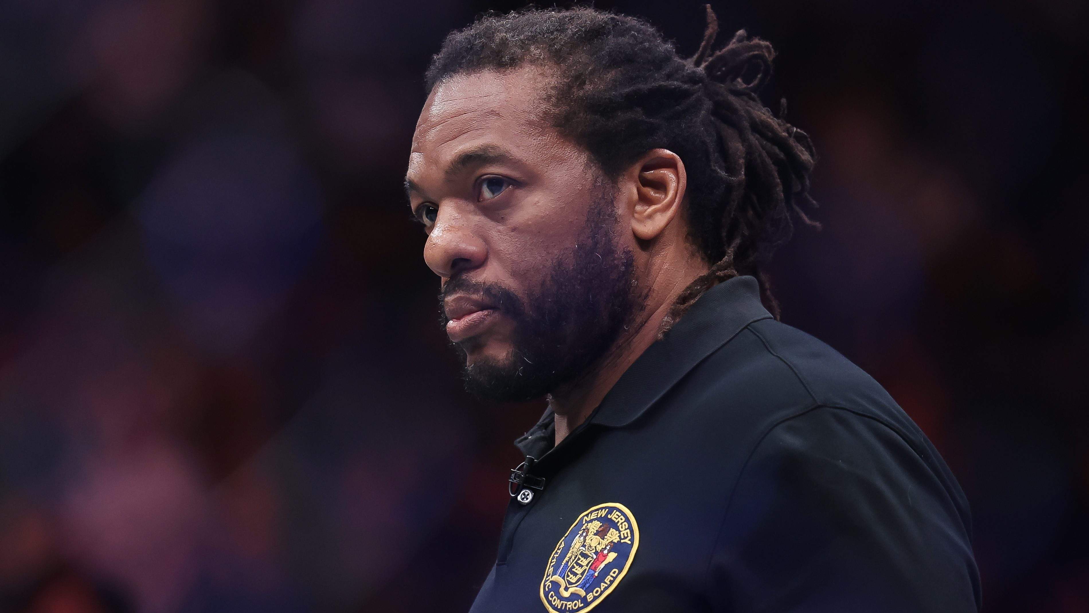 Herb Dean przejmuje się krytyką. Legendarny sędzia komentuje