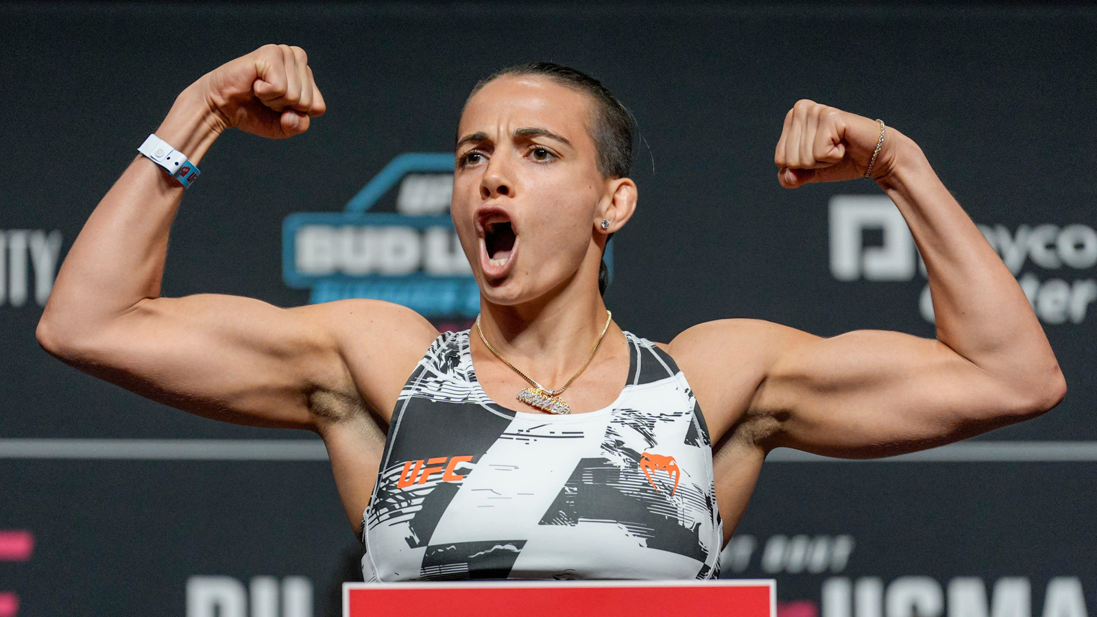 Hunter Campbell porównał gwiazdę UFC Oklahoma City do Demetriousa Johnsona