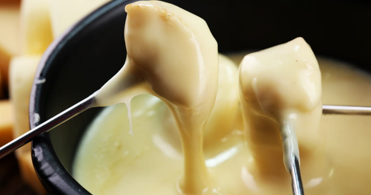 Insolite Quand une star du MMA mange une fondue savoyarde en plein été... sans savoir ce que c'est