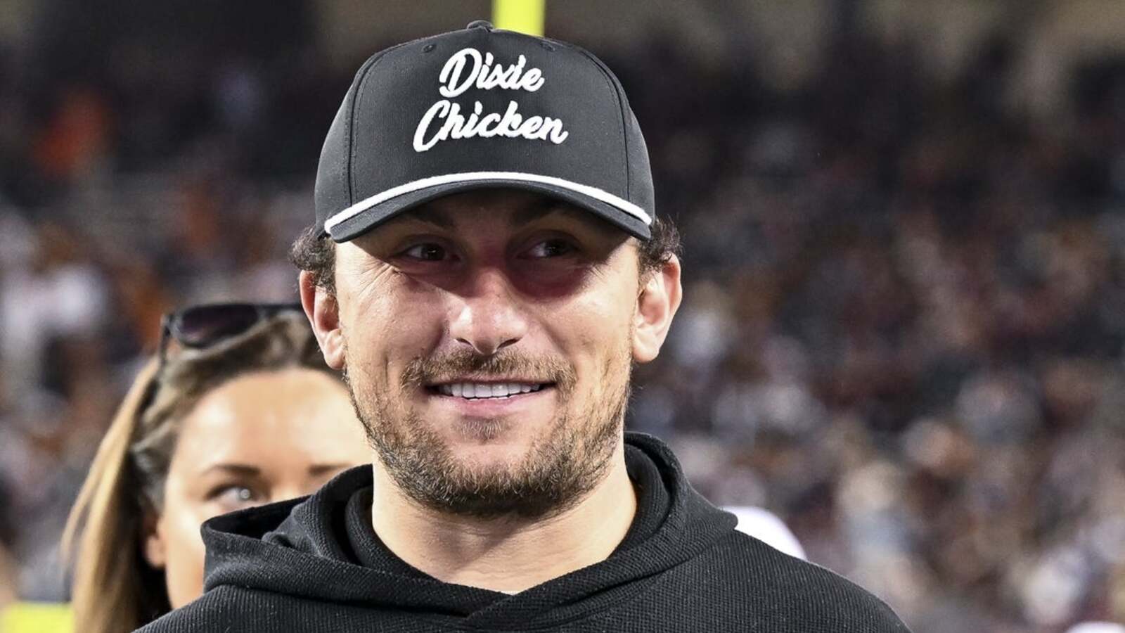 Johnny Manziel delivers quick TKO win in 1-and-done MMA debut