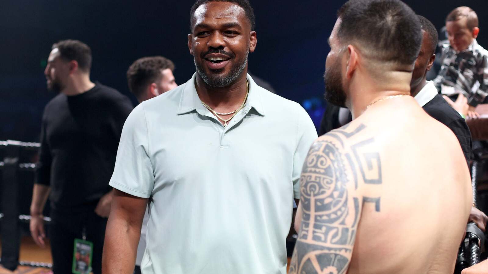Jon Jones udziela rad Khamzatowi Chimaevowi po pierwszej porażce w UFC