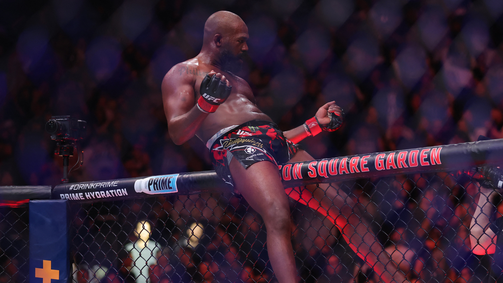 Jon Jones twierdzi, że rywalizacja z Cormierem to tylko show: „Przyniosła mi zbyt dużo pieniędzy”