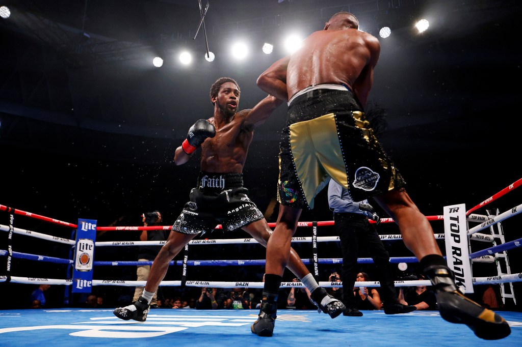 Keyshawn Davis returns to Scope with dominating boxing performance