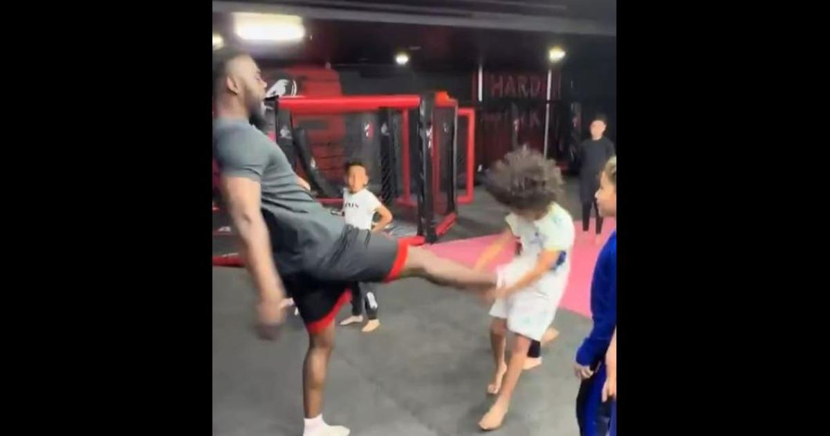 Trener MMA, który bił dzieci na nagraniu, otrzymał sześciomiesięczny zakaz prowadzenia zajęć