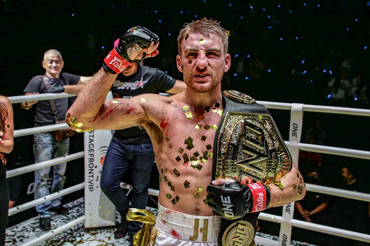 Legends Of The Ring: Historia mistrzostw ONE w muay thai w wadze muszej