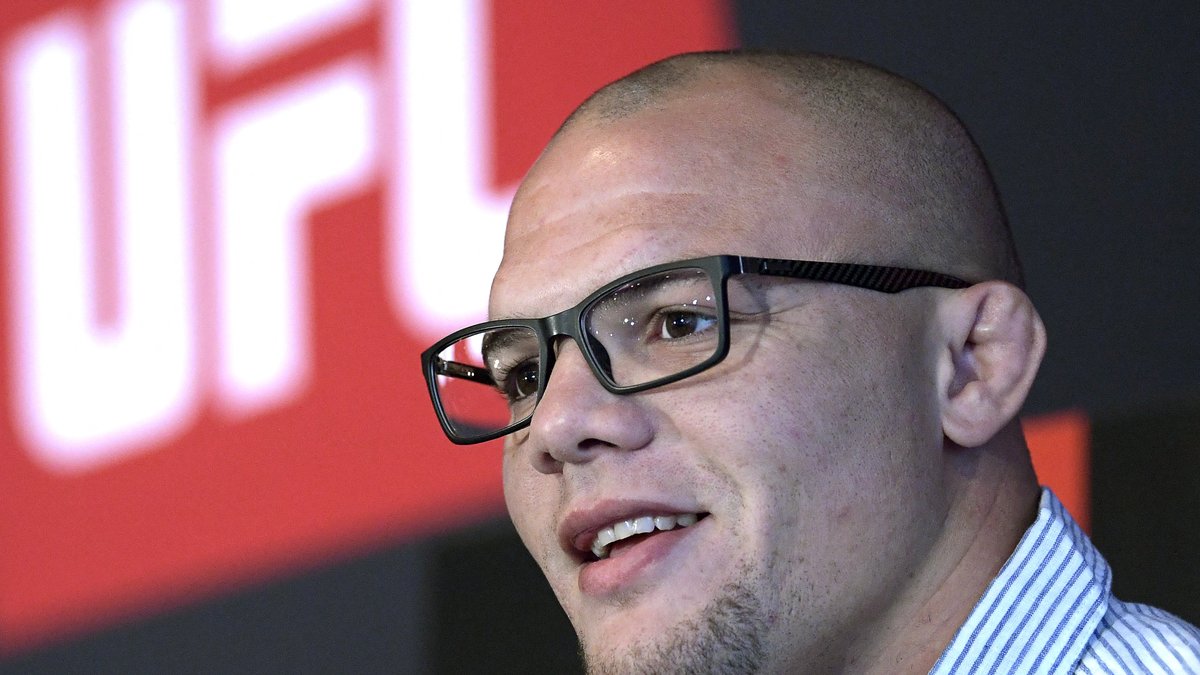 Anthony Smith aresztowany za groźby terrorystyczne i przemoc domową