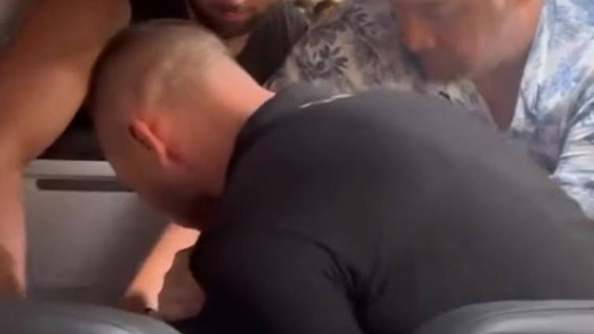 Były zawodnik MMA obezwładnił agresywnego pasażera próbującego otworzyć wyjście ewakuacyjne
