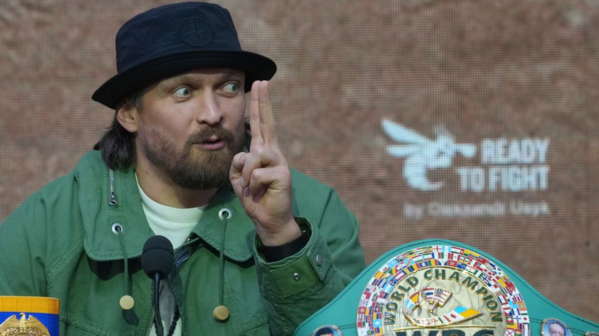 Oleksandr Usyk zrzeka się pasów mistrzowskich, ale nie kończy kariery