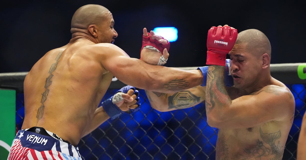 Pereira oburzony 'nielegalnymi uderzeniami' po przegranej z Gane'em o pas tymczasowy UFC