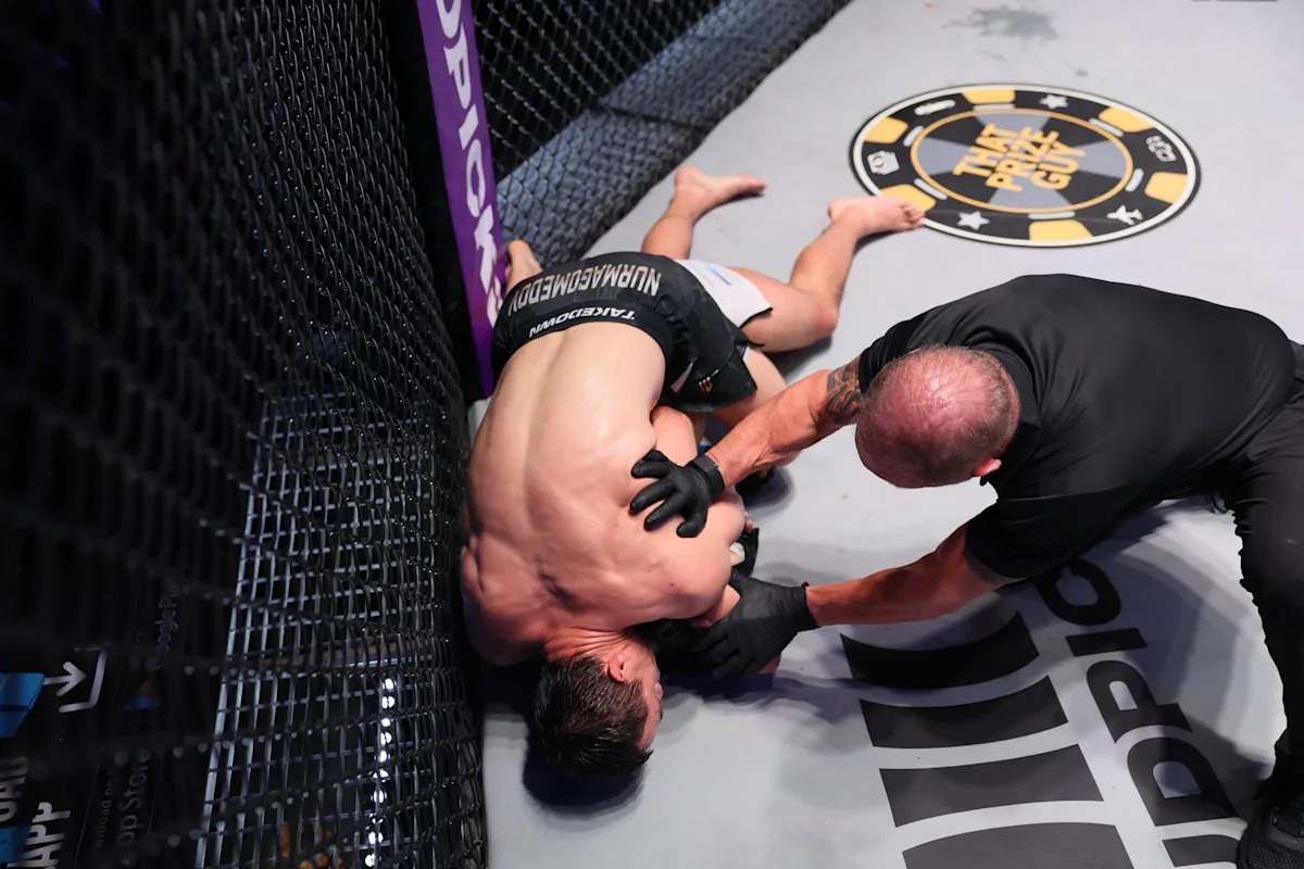 Usman Nurmagomedov broni pasa PFL: Alfie Davis uduszony do nieprzytomności