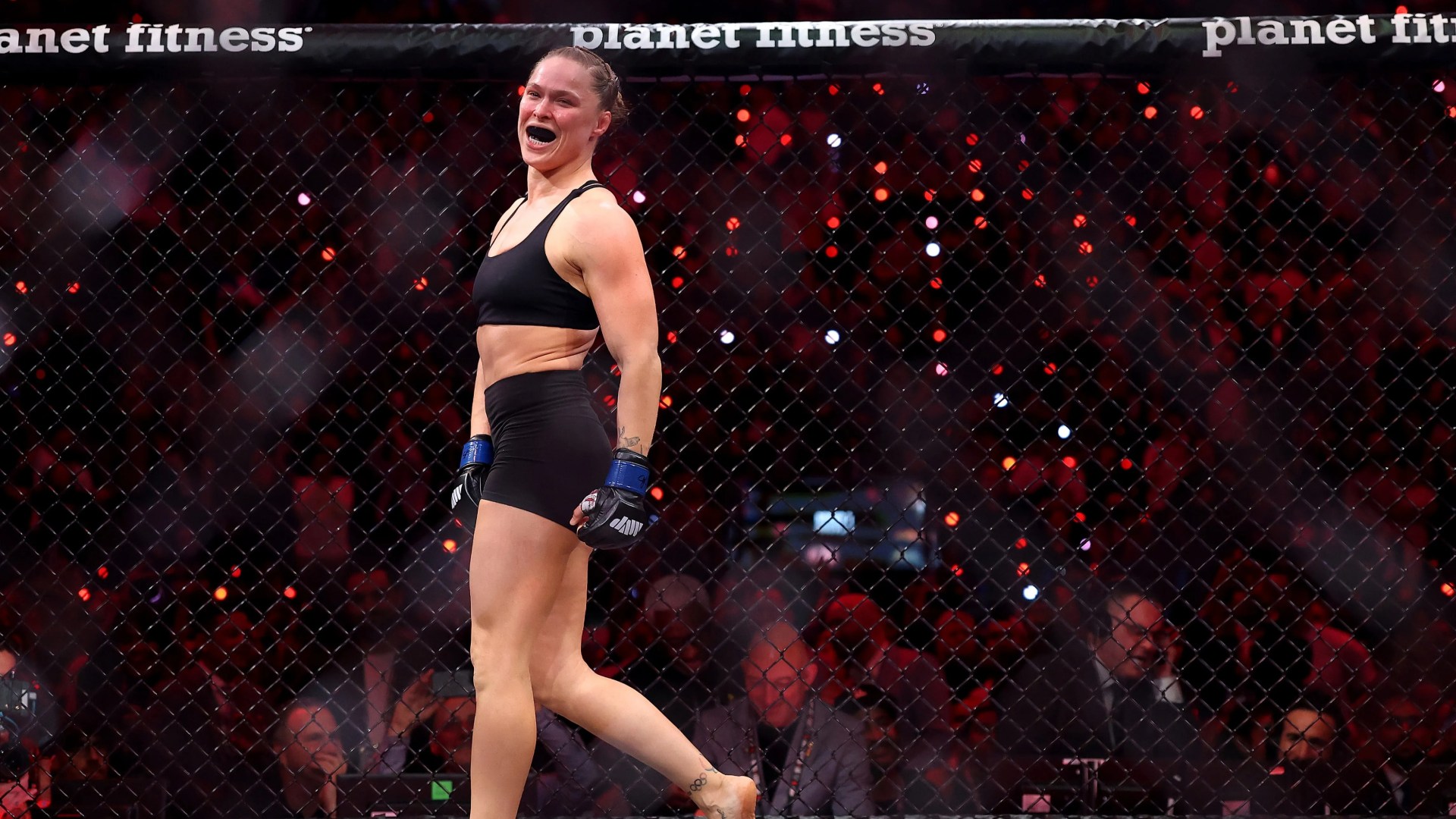 Ronda Rousey błyskawicznie poddaje Ginę Carano w 15 sekund po 10 latach przerwy