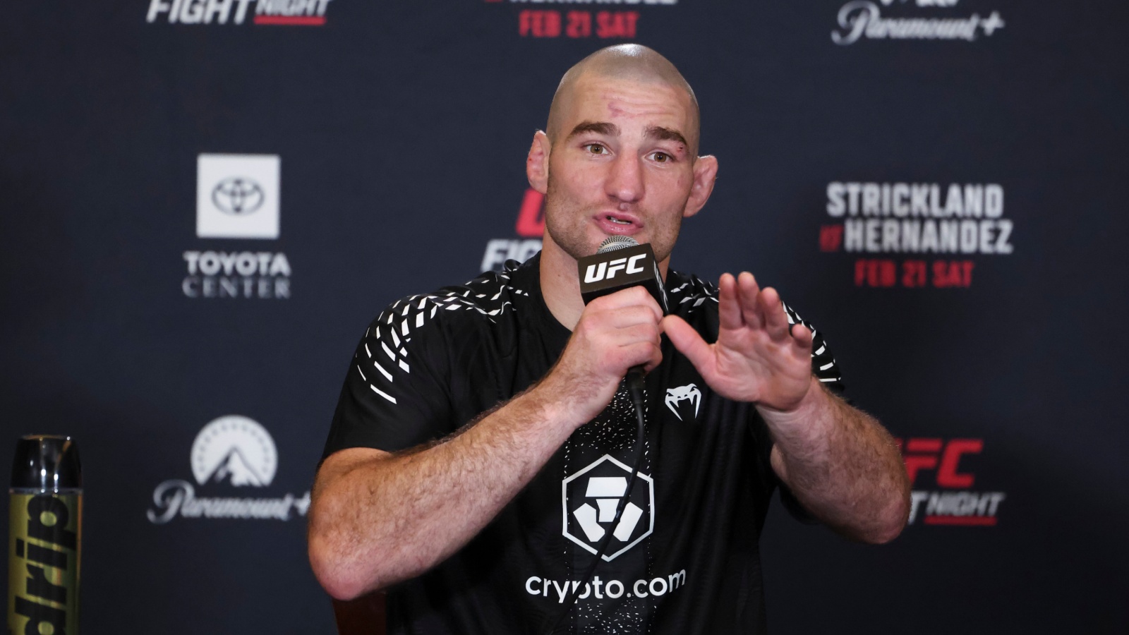 Sean Strickland przerwany na konferencji prasowej przed UFC 302