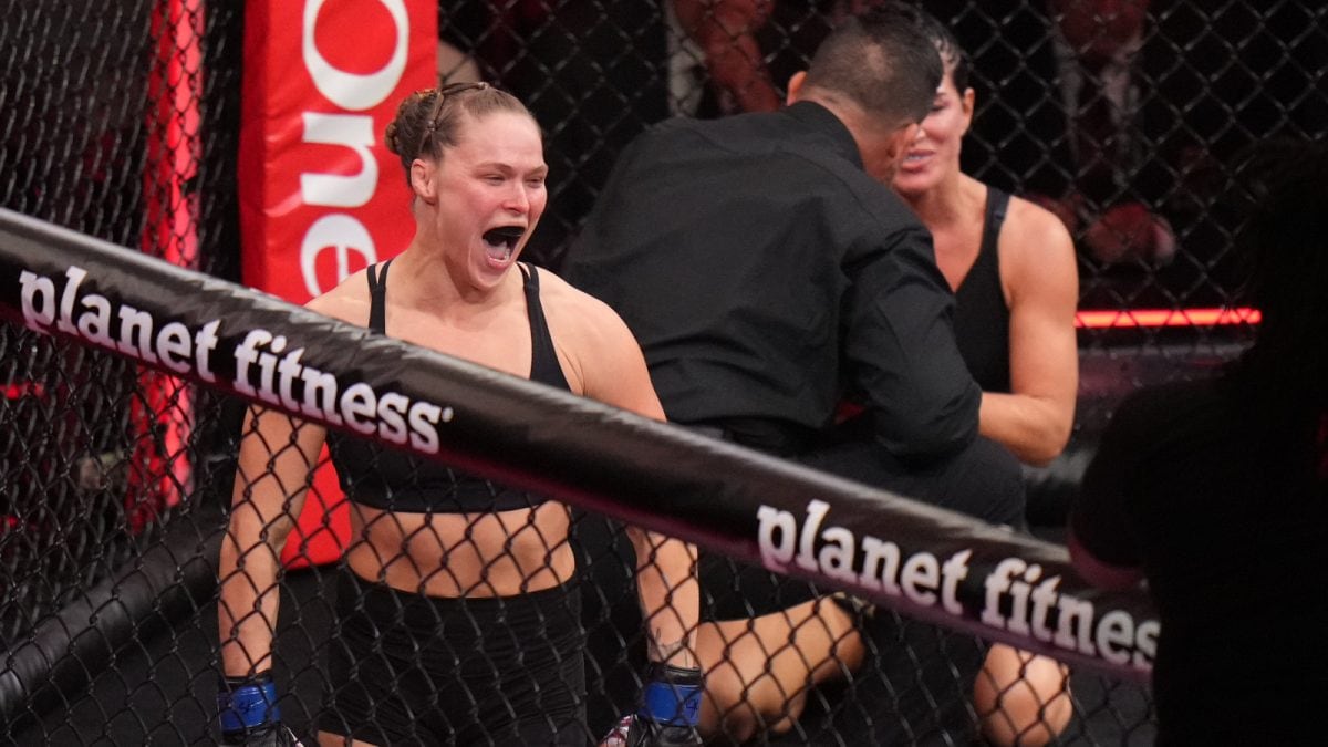 Ronda Rousey triumfalnie wraca do MMA i błyskawicznie poddaje Ginę Carano