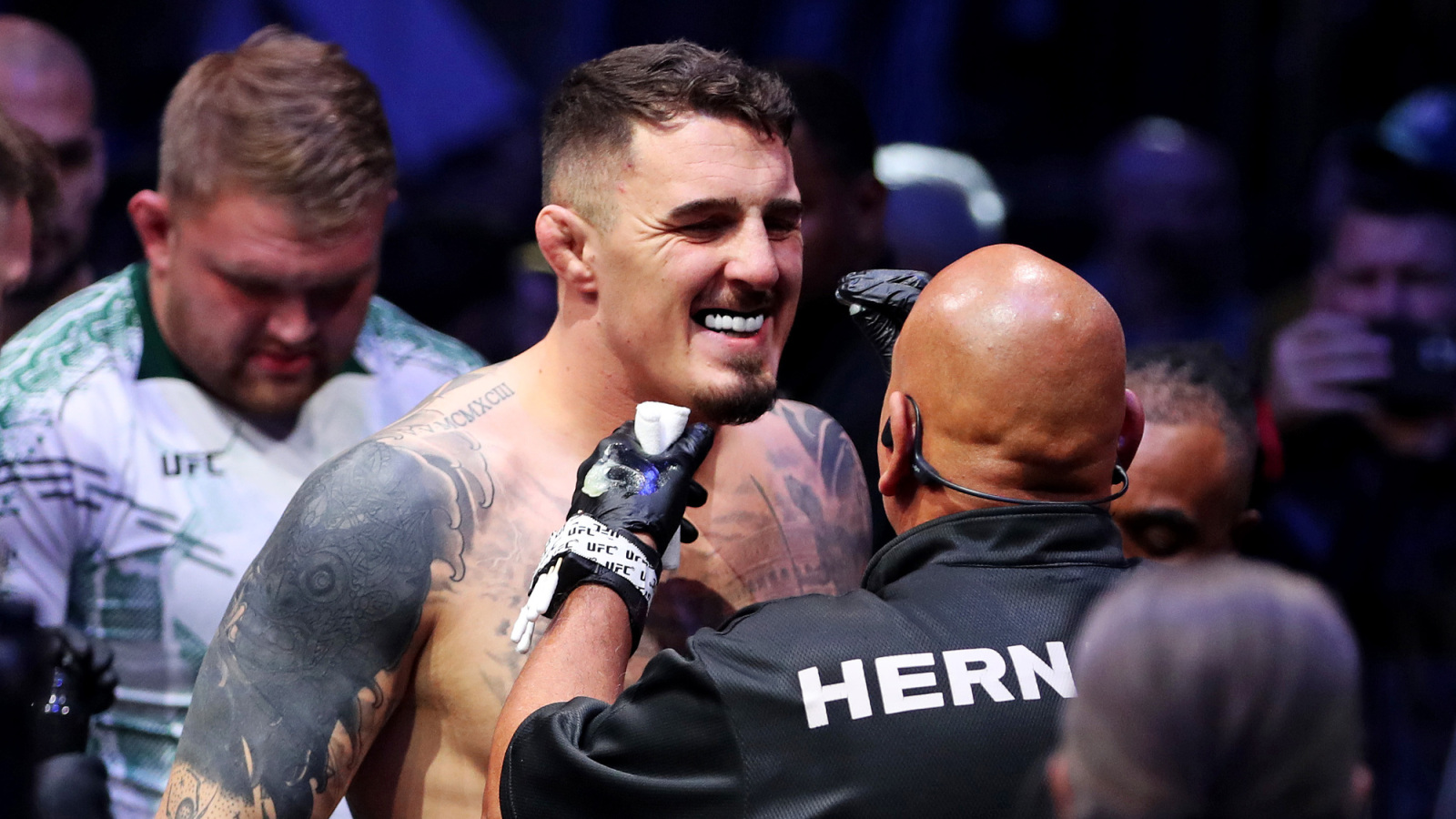 Tom Aspinall dołącza do Alexa Pereiry w krytyce sędziego Herba Deana po wpadce na UFC Baku