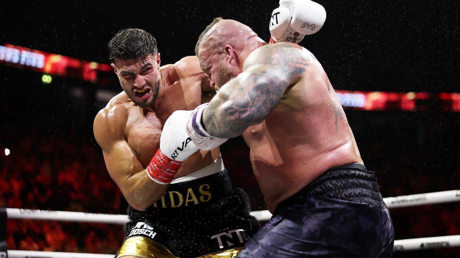 Tommy Fury pewnie pokonuje Eddiego Halla i ogłasza imię syna