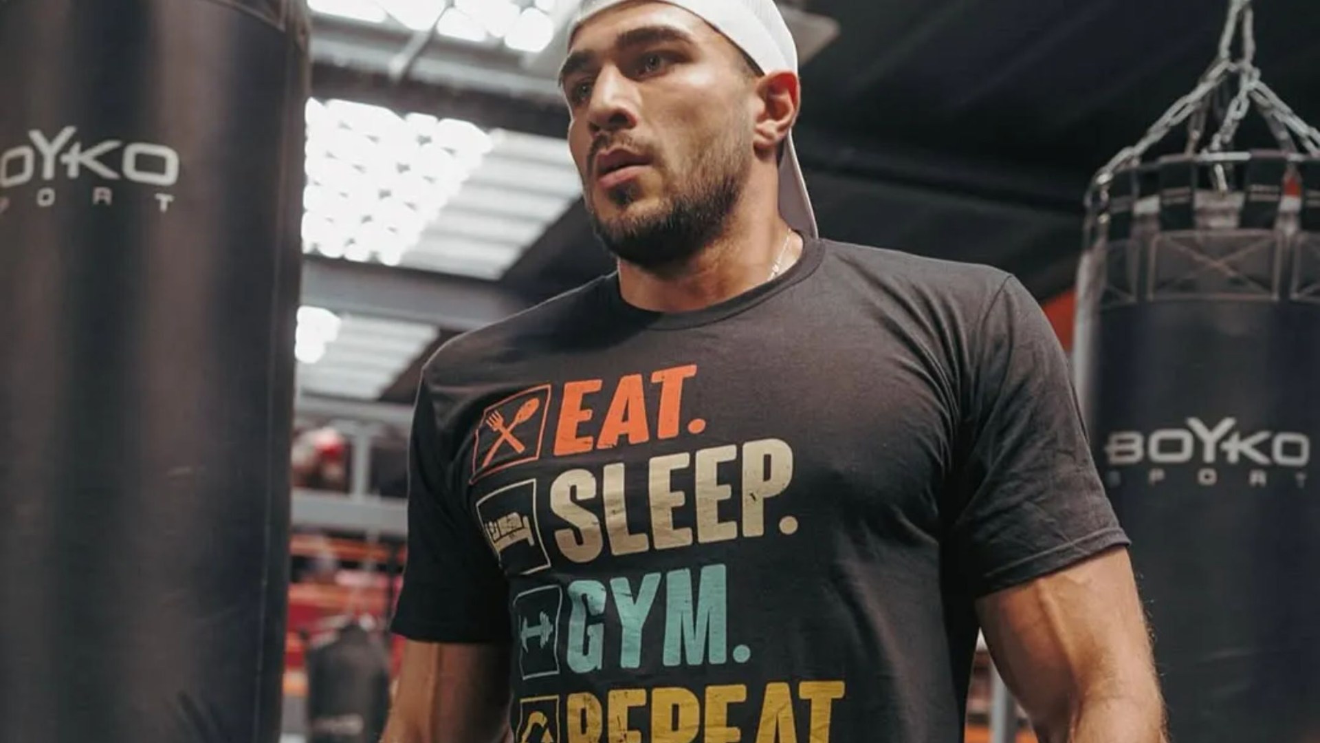 Tommy Fury przerwał obóz przygotowawczy, by towarzyszyć partnerce przy narodzinach dziecka