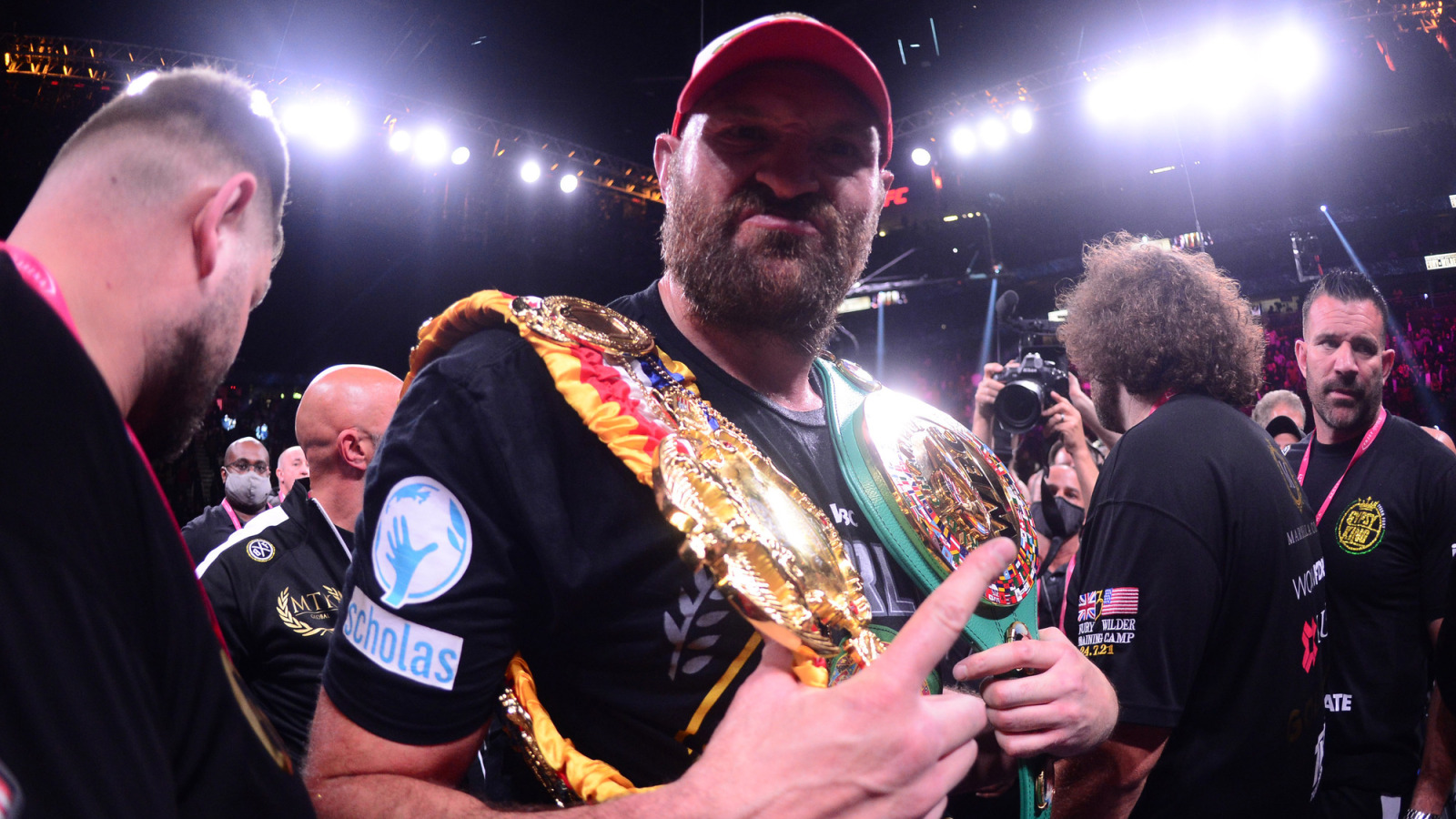 Tyson Fury dominuje Makhmudova. Czas na długo wyczekiwane starcie z Anthonym Joshuą?