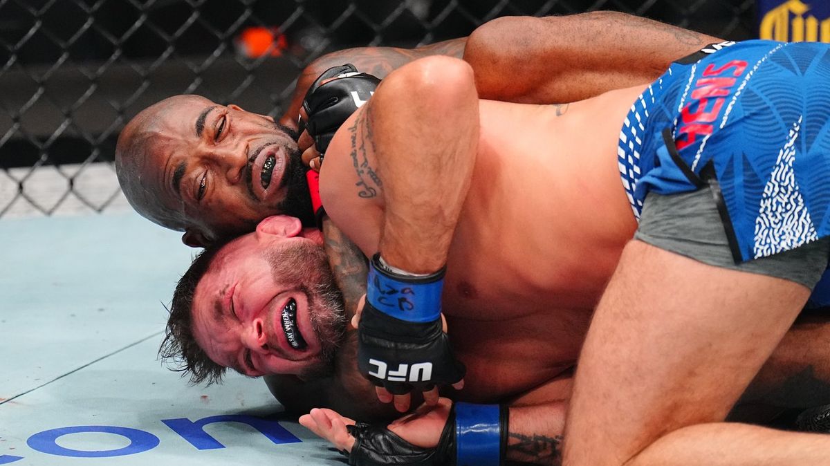 Legenda UFC bije niechlubny rekord na gali Strickland vs. Chimaev