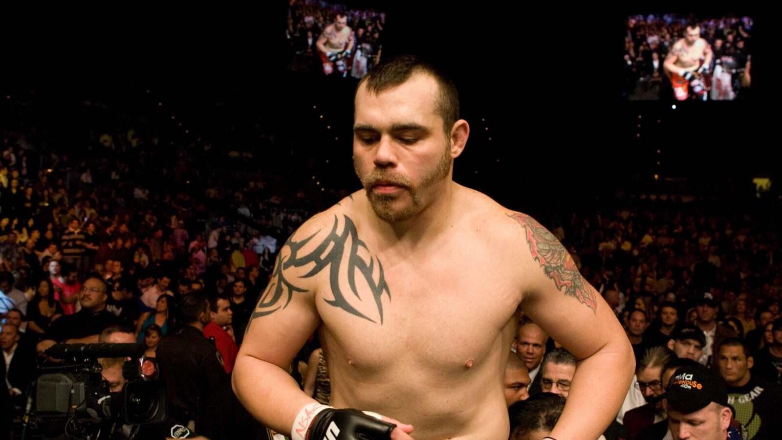Legenda UFC Tim Sylvia przeszedł niesamowitą transformację sylwetki po wa­żeniu 410 funtów na emeryturze