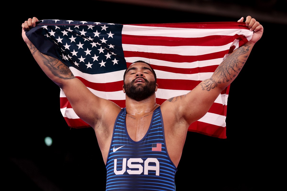 UFC podpisuje kontrakt z byłym wrestlerem WWE i złotym medalistą olimpijskim