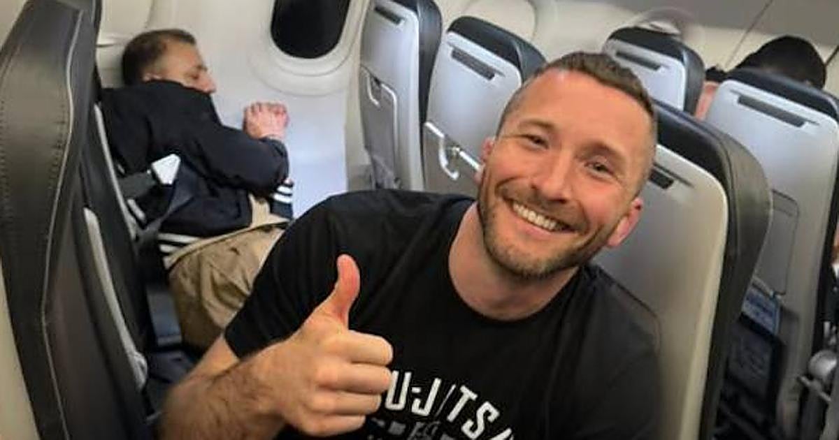 Były zawodnik MMA obezwładnił mężczyznę, który próbował otworzyć drzwi samolotu w trakcie lotu