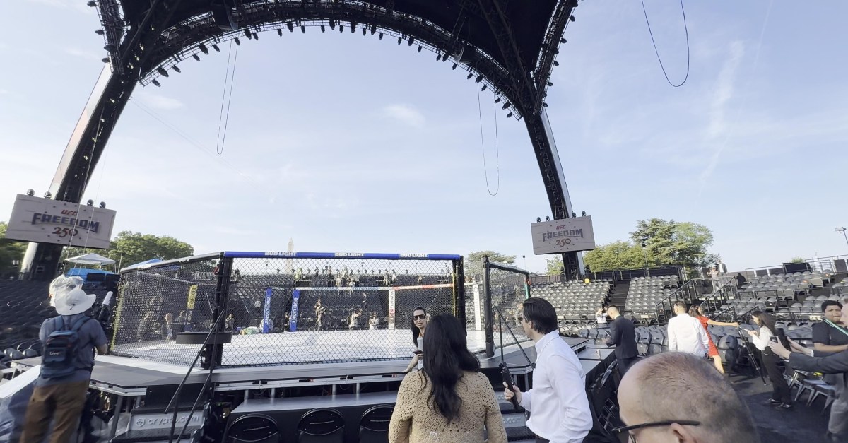 Pierwsze spojrzenie na oktagon UFC przed Białym Domem