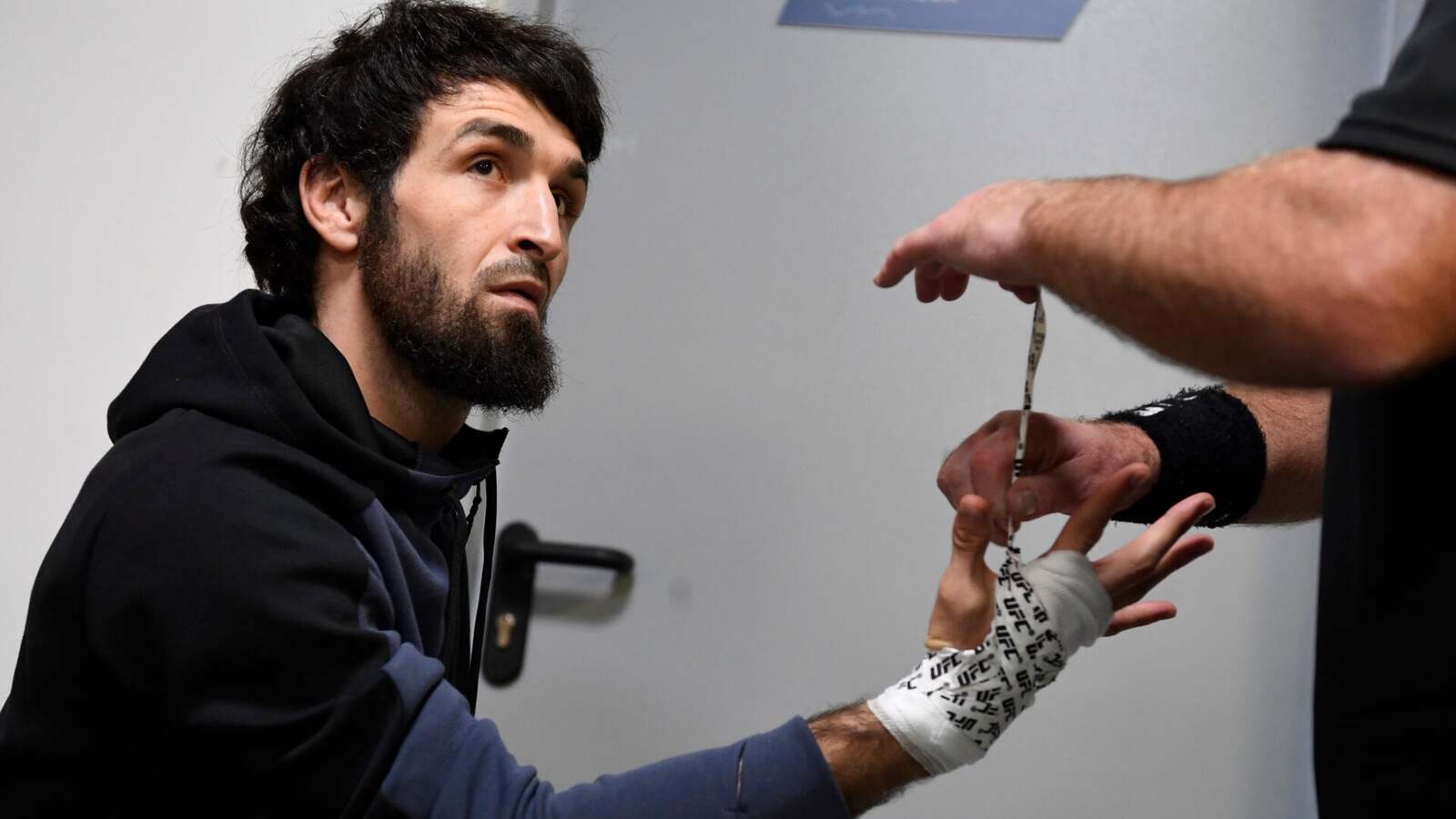 Zabit Magomedsharipov wydaje oświadczenie po odwołaniu planowanego powrotu